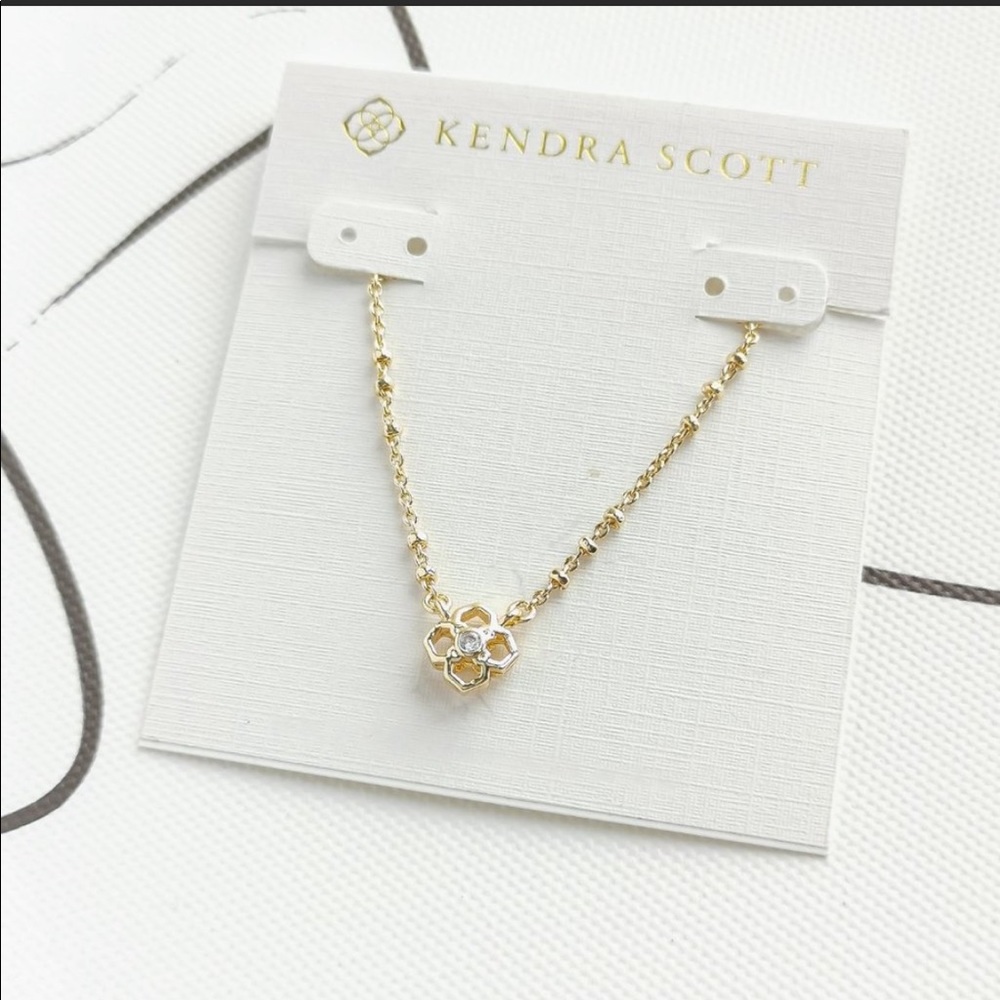 NWT RUE Kendra Scott necklace